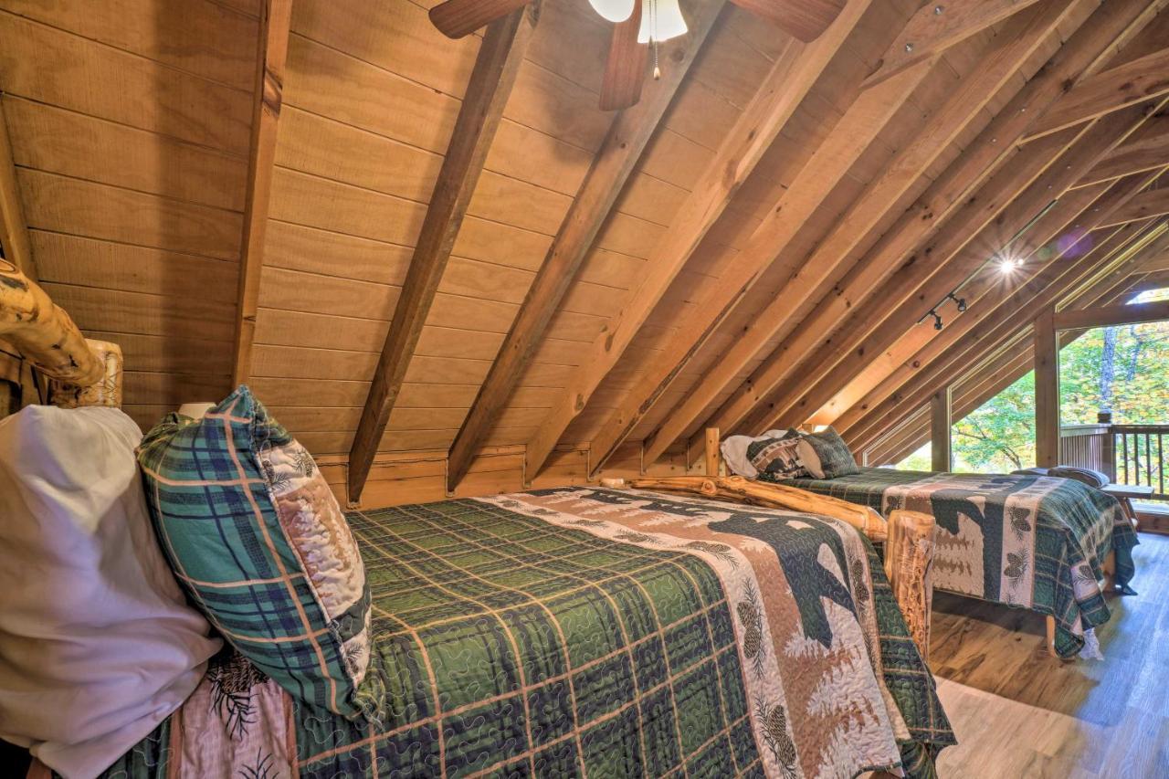 Sevierville Sanctuary Hot Tub, Pool Table And Deck! Exterior foto