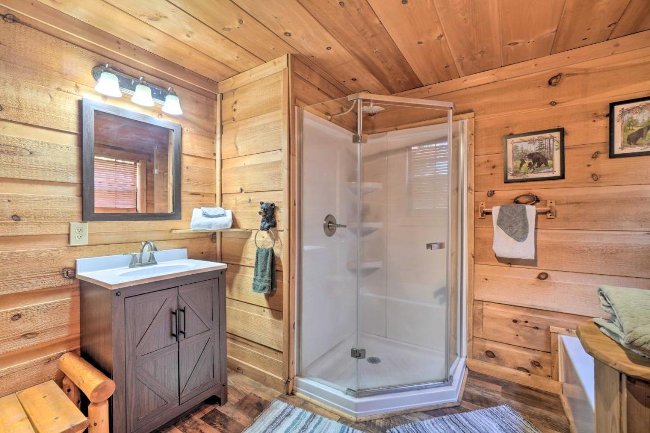Sevierville Sanctuary Hot Tub, Pool Table And Deck! Exterior foto
