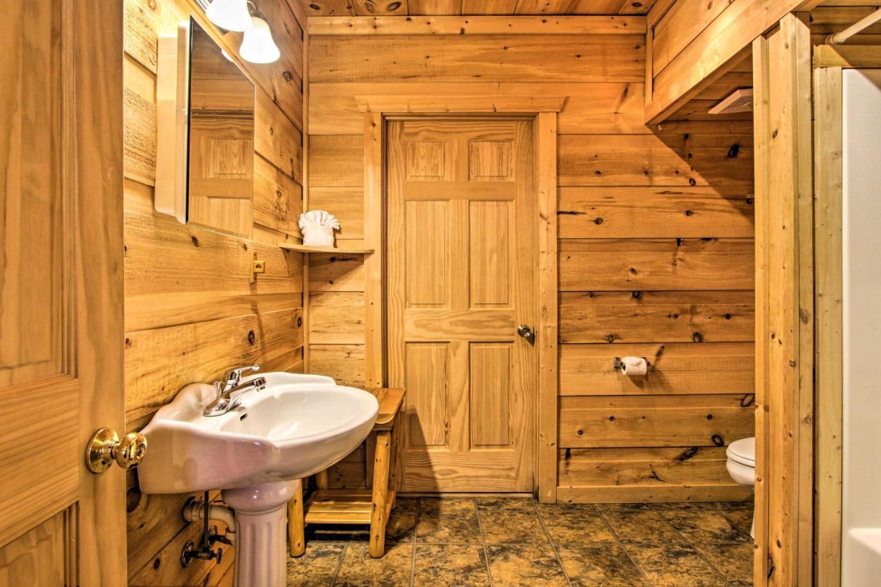 Sevierville Sanctuary Hot Tub, Pool Table And Deck! Exterior foto