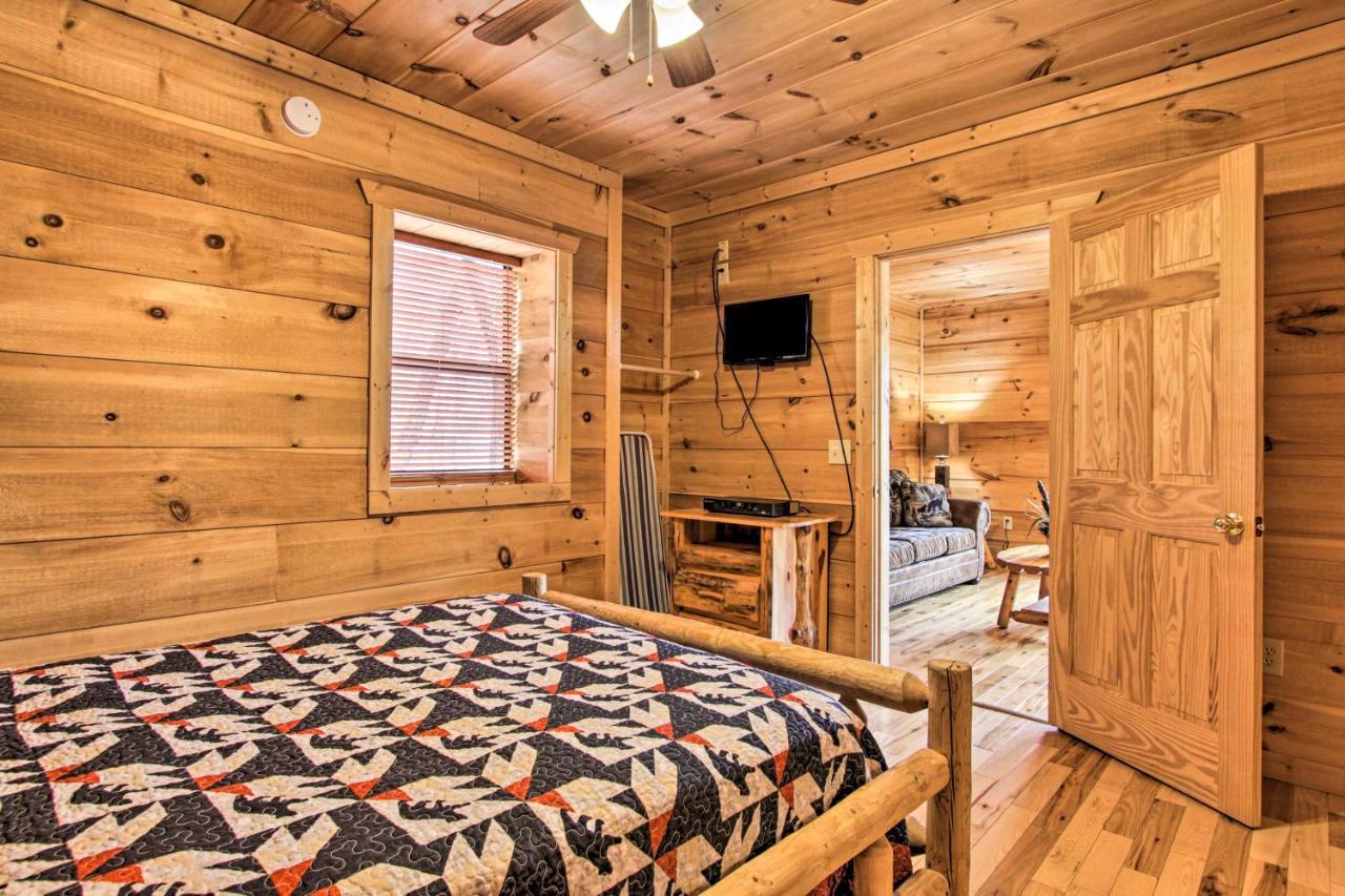 Sevierville Sanctuary Hot Tub, Pool Table And Deck! Exterior foto